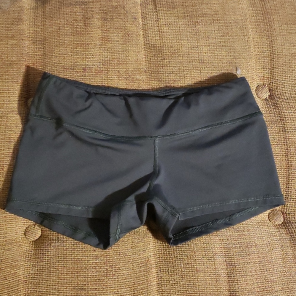 Fleo Shorts - Dark Green
